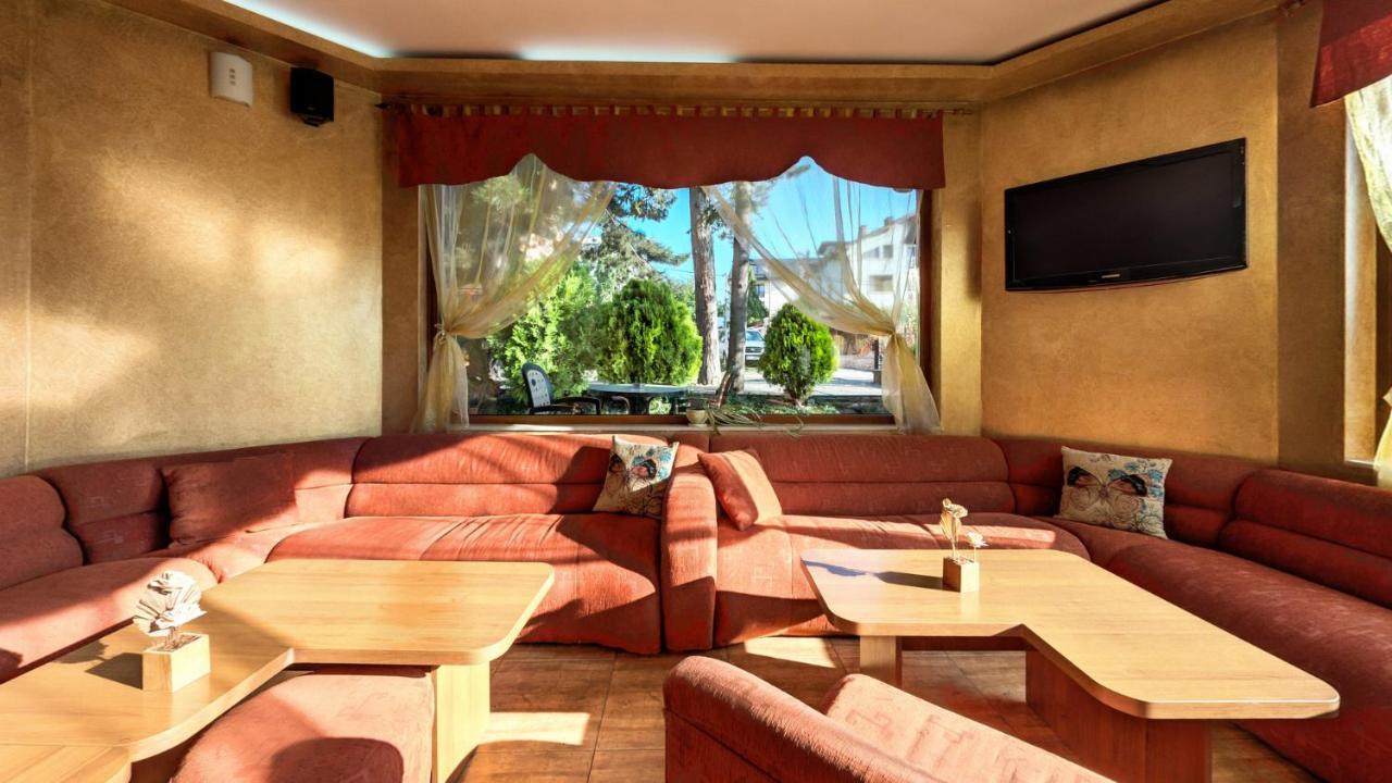 Family Hotel Emaly 1 Bankya Buitenkant foto