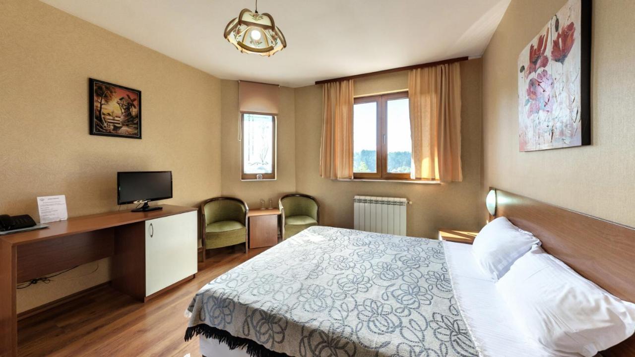 Family Hotel Emaly 1 Bankya Buitenkant foto