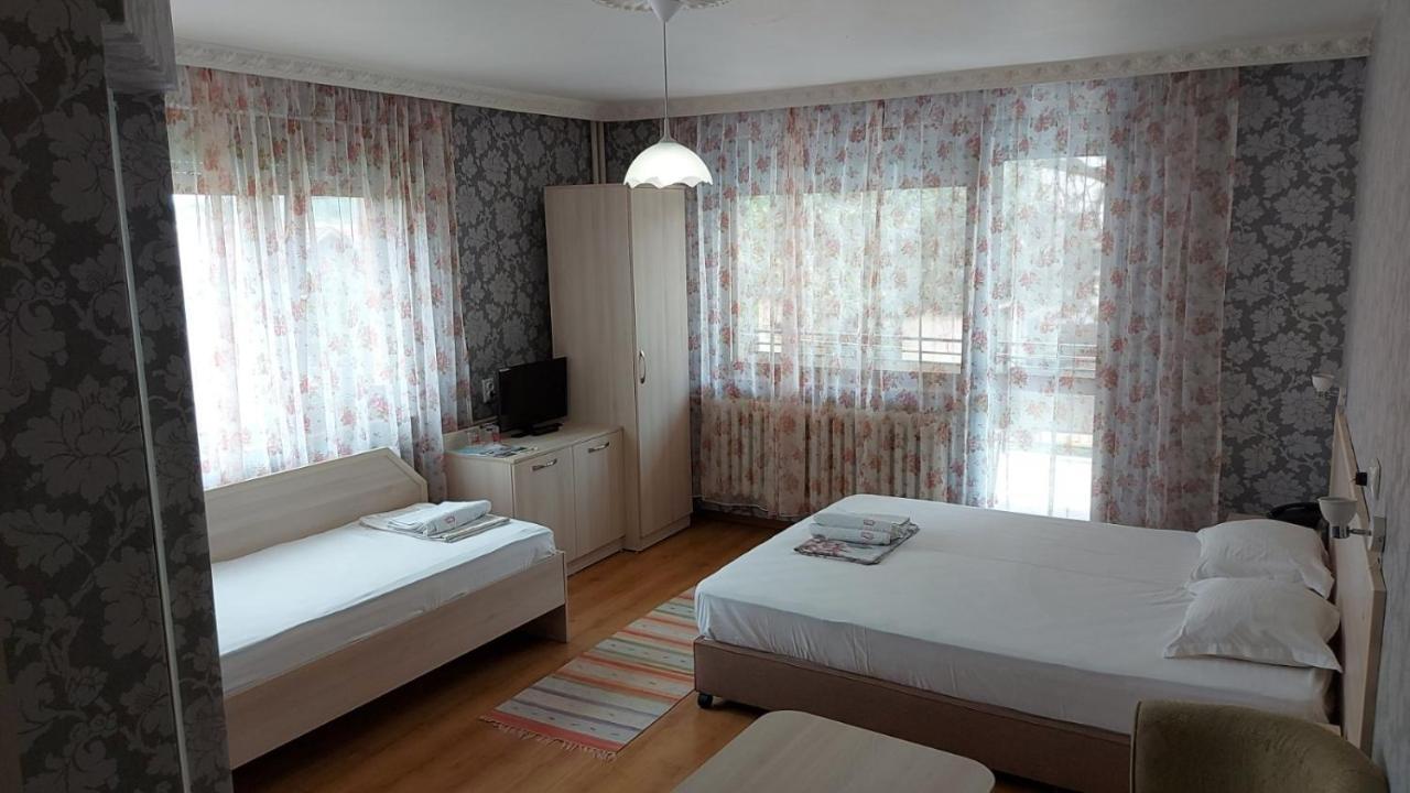 Family Hotel Emaly 1 Bankya Buitenkant foto