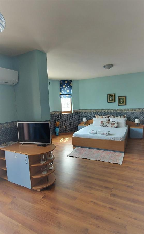 Family Hotel Emaly 1 Bankya Buitenkant foto